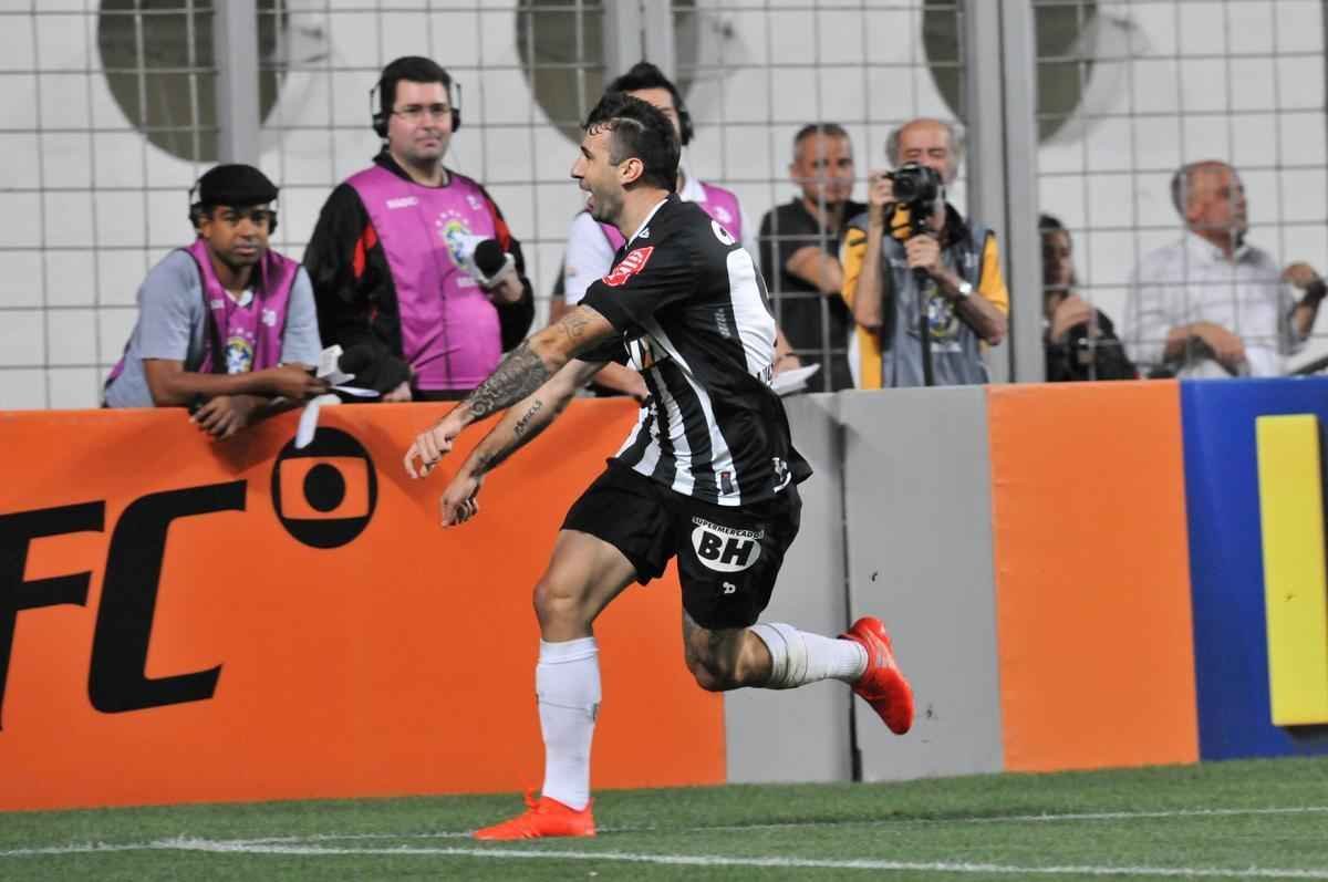 Fotos do segundo tempo da vitria do Atltico sobre o Inter por 3 a 1; Pratto fez terceiro gol