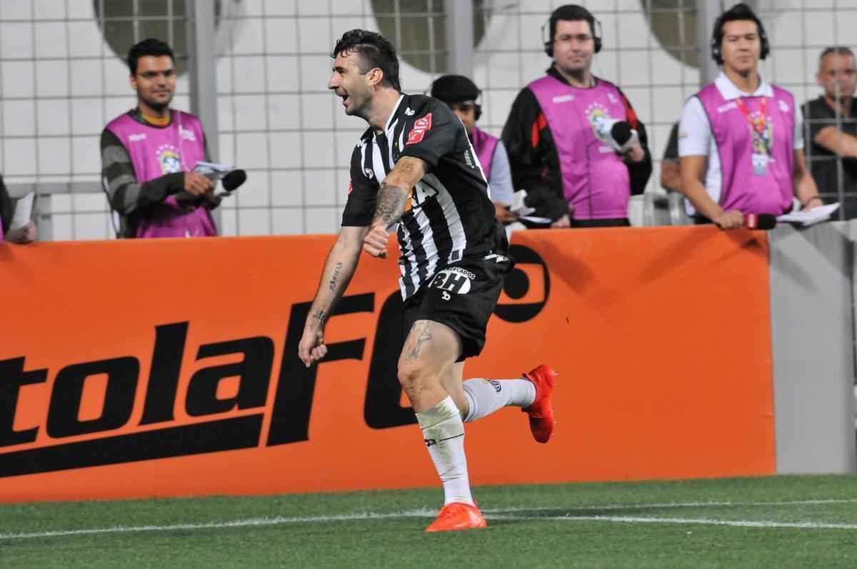 Fotos do segundo tempo da vitria do Atltico sobre o Inter por 3 a 1; Pratto fez terceiro gol
