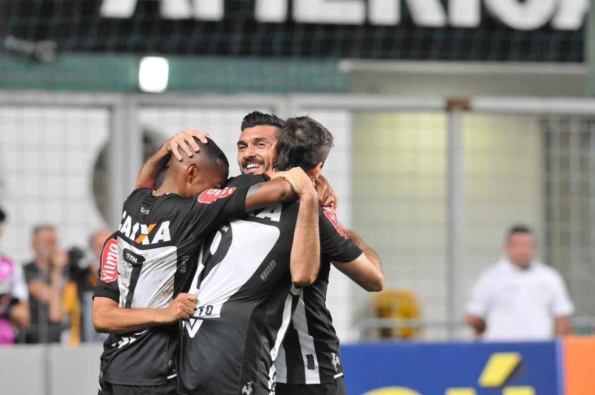 Fotos do segundo tempo da vitria do Atltico sobre o Inter por 3 a 1; Pratto fez terceiro gol