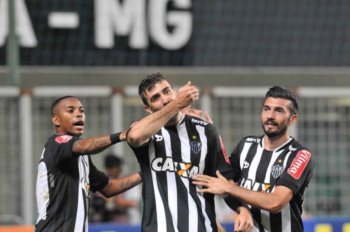 Fotos do segundo tempo da vitria do Atltico sobre o Inter por 3 a 1; Pratto fez terceiro gol