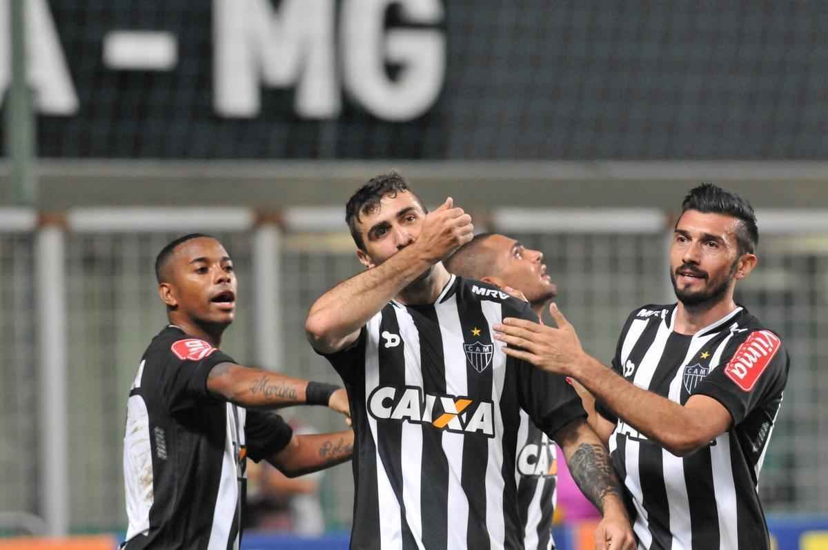 Fotos do segundo tempo da vitria do Atltico sobre o Inter por 3 a 1; Pratto fez terceiro gol