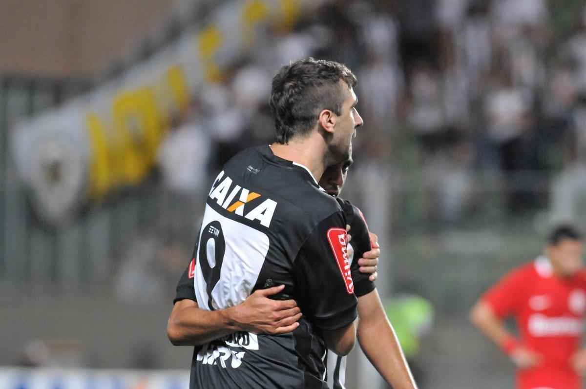 Fotos do segundo tempo da vitria do Atltico sobre o Inter por 3 a 1; Pratto fez terceiro gol