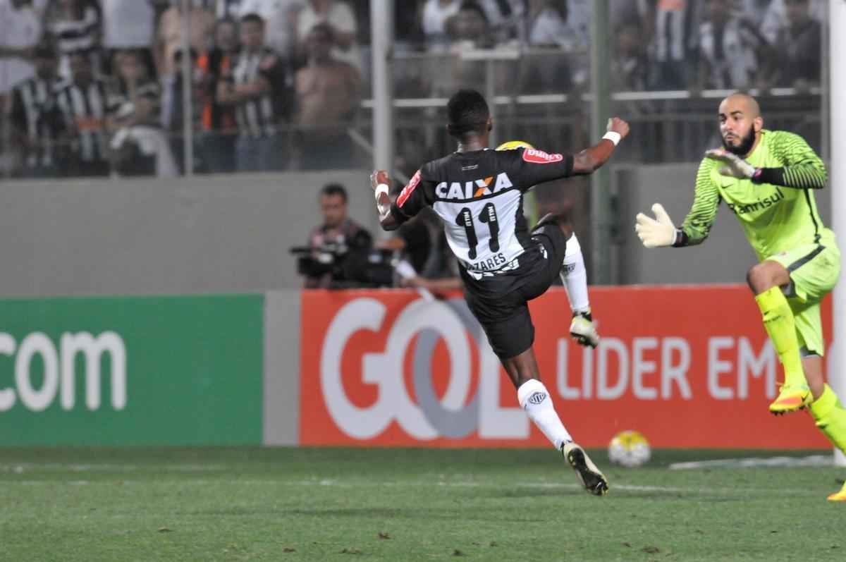 Fotos do segundo tempo da vitria do Atltico sobre o Inter por 3 a 1; Pratto fez terceiro gol