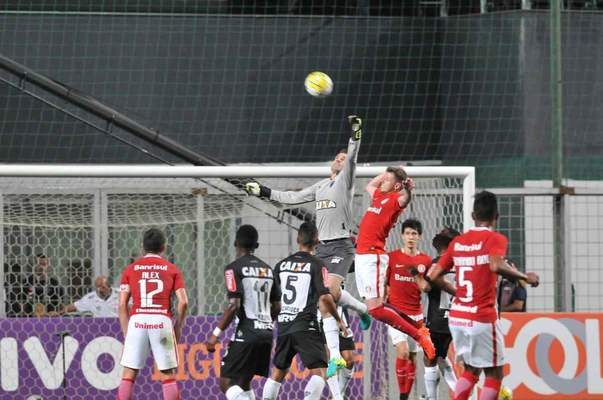 Fotos do segundo tempo da vitria do Atltico sobre o Inter por 3 a 1; Pratto fez terceiro gol