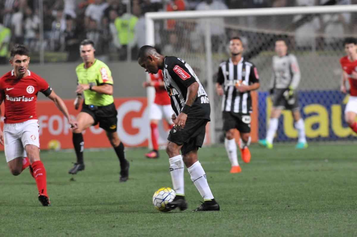 Fotos do segundo tempo da vitria do Atltico sobre o Inter por 3 a 1; Pratto fez terceiro gol