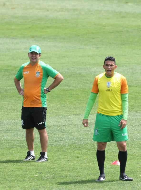 Confira imagens da entrevista exclusiva do tcnico Ederson Moreira