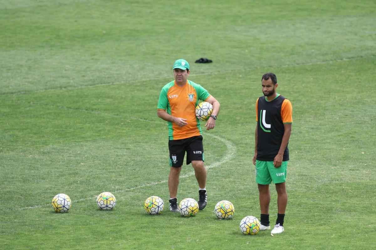 Confira imagens da entrevista exclusiva do tcnico Ederson Moreira