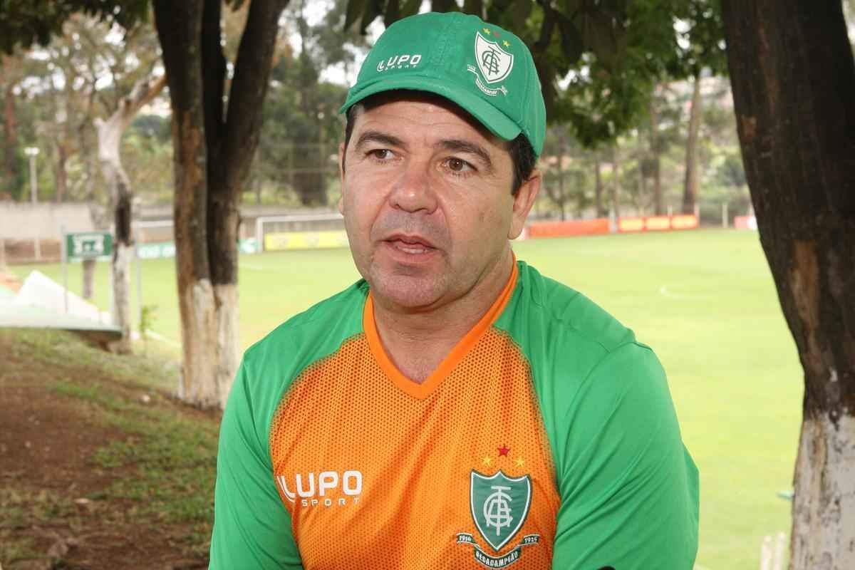 Confira imagens da entrevista exclusiva do tcnico Ederson Moreira
