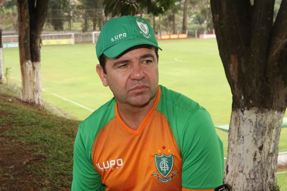 Confira imagens da entrevista exclusiva do tcnico Ederson Moreira