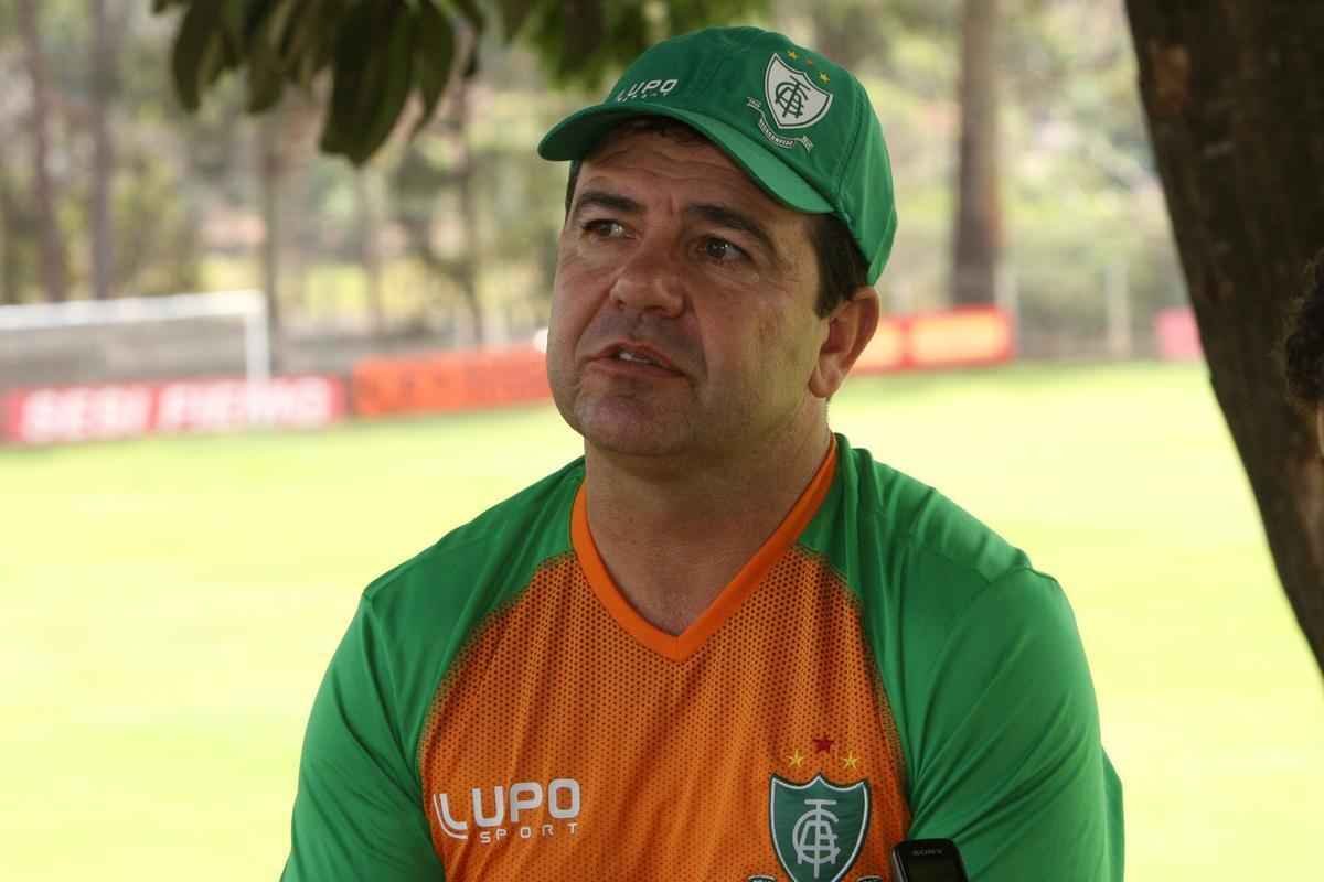 Confira imagens da entrevista exclusiva do tcnico Ederson Moreira