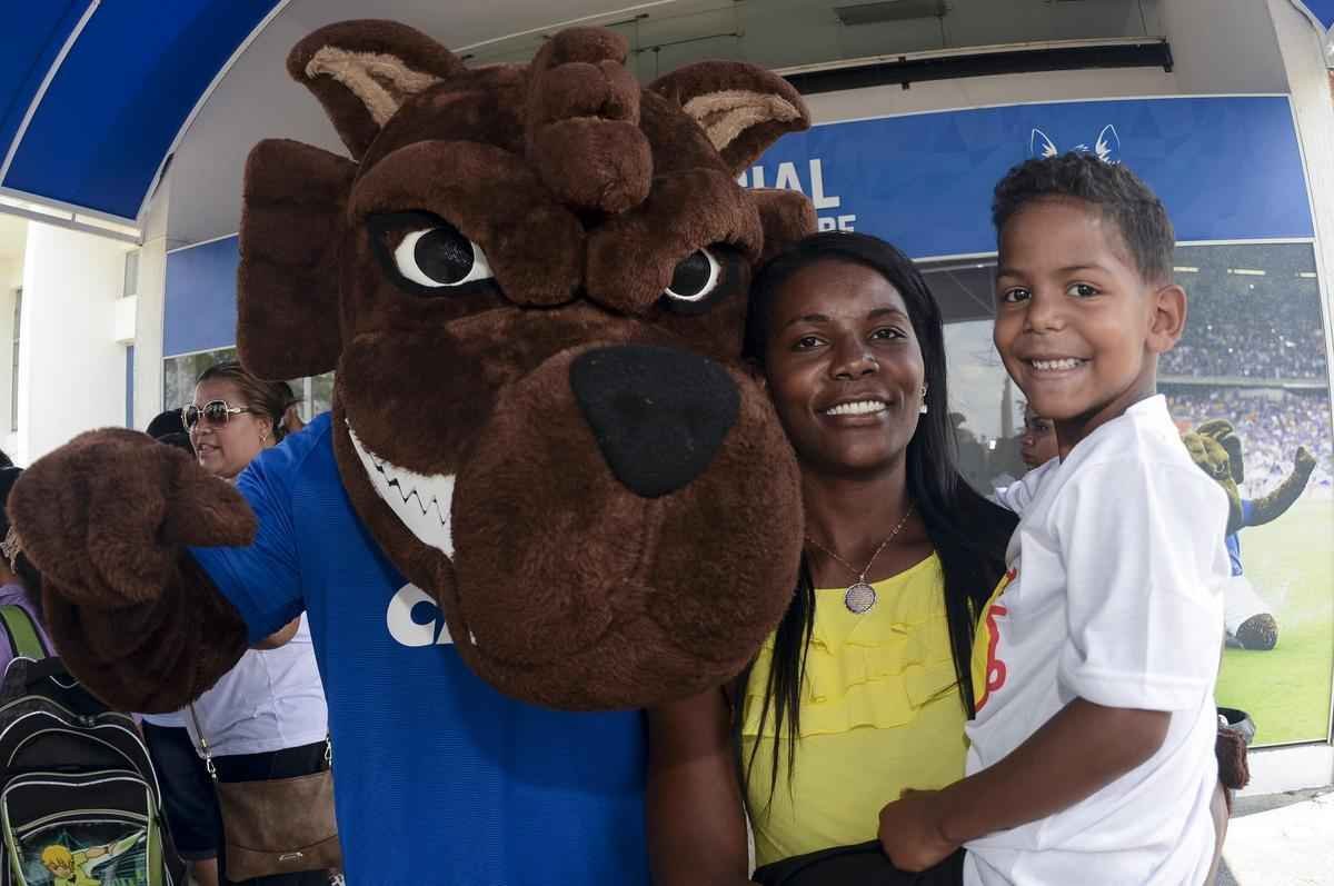 A Casa de Acolhida Padre Eustquio (CAPE) e a Associao Unificada de Recuperao e Apoio (AURA) levou crianas e adolescentes que esto em tratamento contra o cncer  Toca da Raposa II