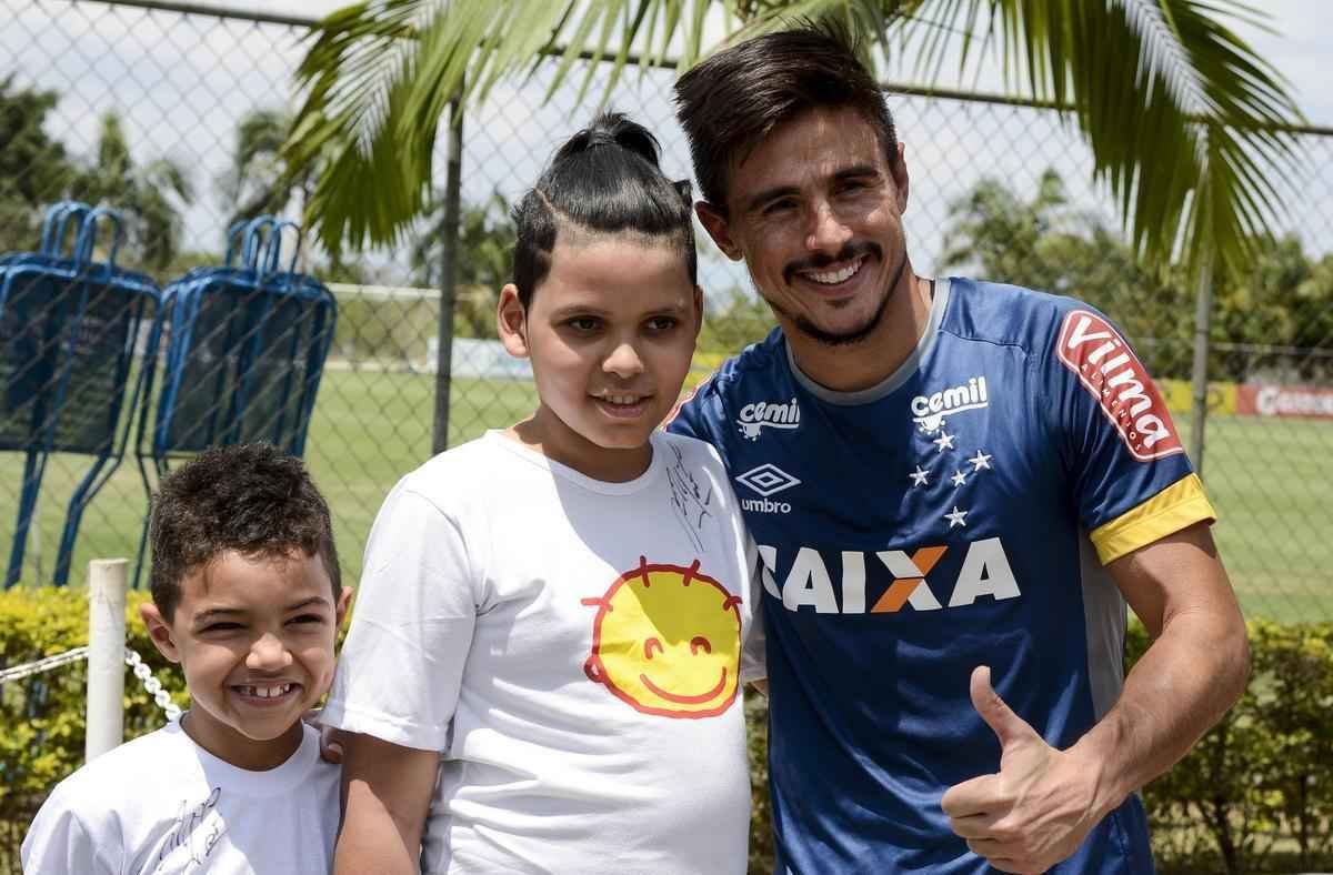 A Casa de Acolhida Padre Eustquio (CAPE) e a Associao Unificada de Recuperao e Apoio (AURA) levou crianas e adolescentes que esto em tratamento contra o cncer  Toca da Raposa II