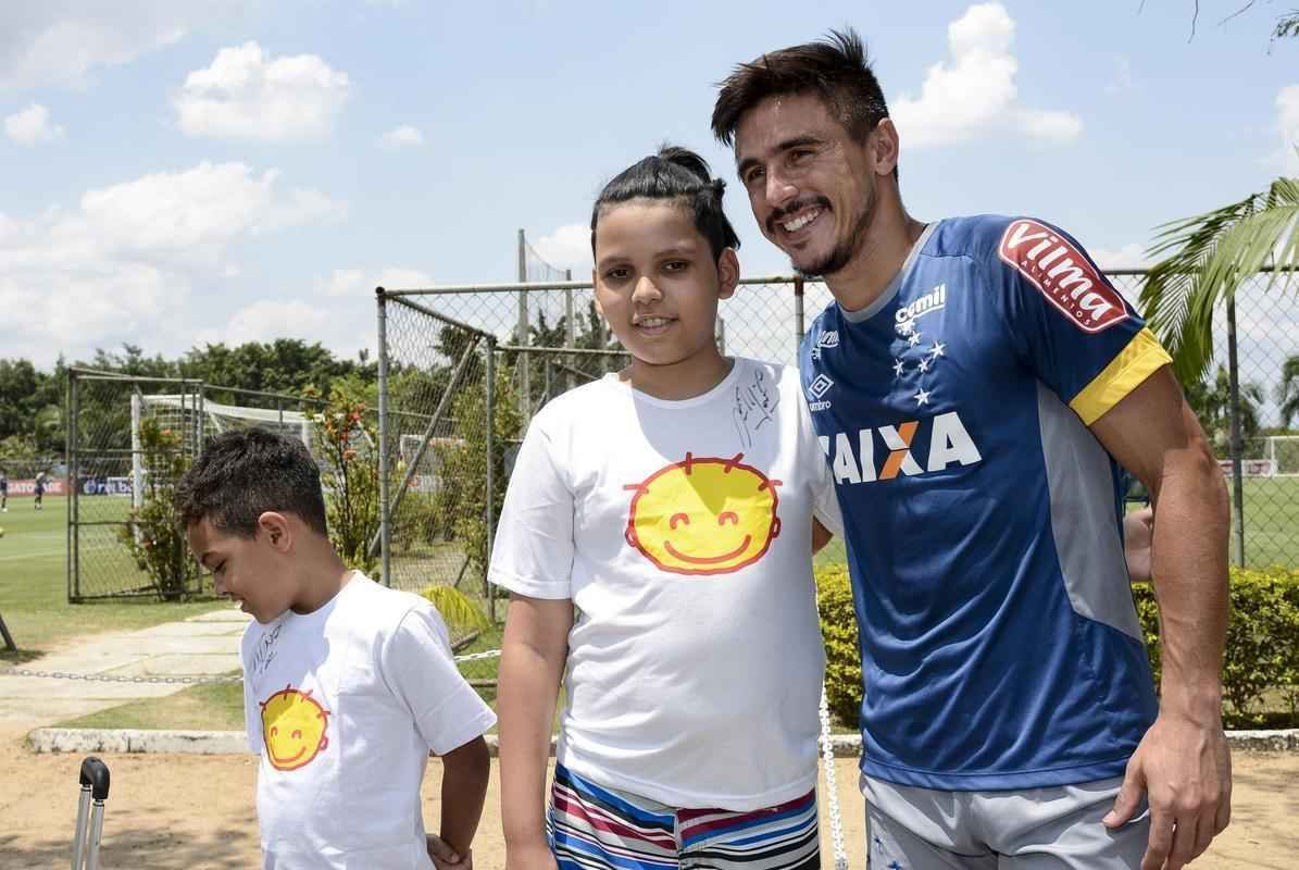 A Casa de Acolhida Padre Eustquio (CAPE) e a Associao Unificada de Recuperao e Apoio (AURA) levou crianas e adolescentes que esto em tratamento contra o cncer  Toca da Raposa II