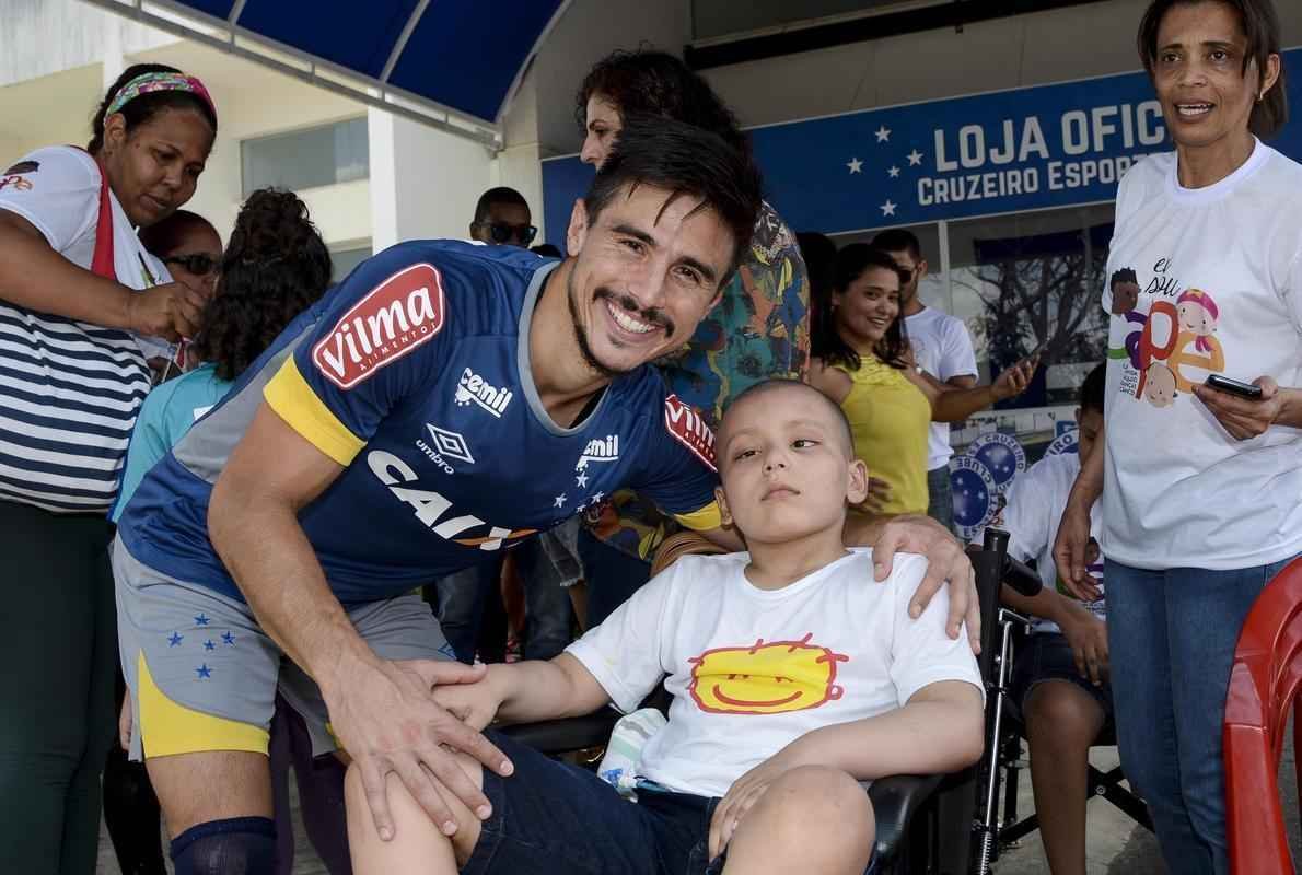 A Casa de Acolhida Padre Eustquio (CAPE) e a Associao Unificada de Recuperao e Apoio (AURA) levou crianas e adolescentes que esto em tratamento contra o cncer  Toca da Raposa II