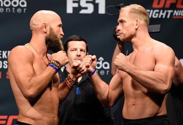 Pesagem do UFC em Portland - Josh Burkman (77,1kg) x Zak Ottow (77,6kg) 