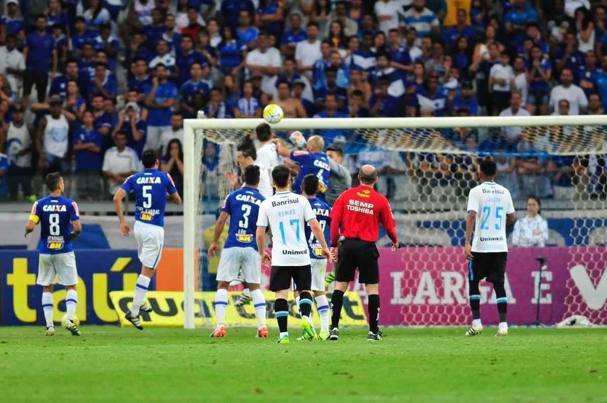 Cruzeiro x Grmio, jogo disputado no Mineiro e vlido pelo Campeonato Brasileiro