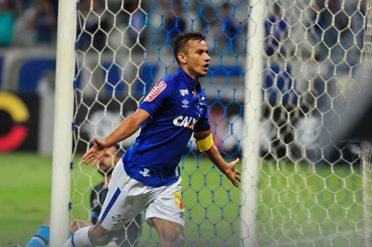 Cruzeiro x Grmio, jogo disputado no Mineiro e vlido pelo Campeonato Brasileiro