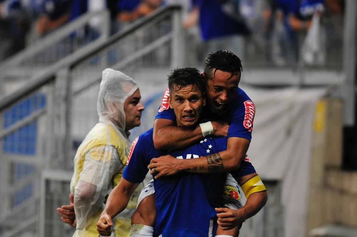 Cruzeiro x Grmio, jogo disputado no Mineiro e vlido pelo Campeonato Brasileiro