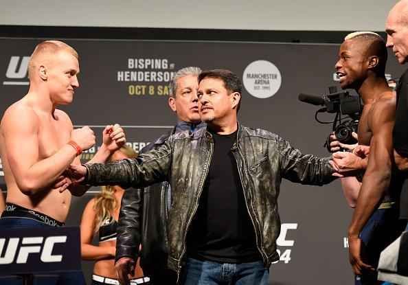 Pesagem do UFC 204 - Lukasz Sajewski (70,8kg) x Marc Diakiese (70,8kg) 
