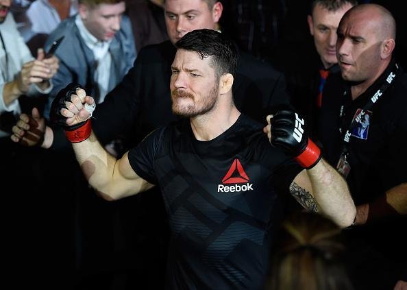 Na luta principal do UFC 204, em Manchester, Michael Bisping supera Dan Henderson em pol�mica decis�o un�nime dos ju�zes e tem sucesso na primeira defesa de cintur�o do peso m�dio