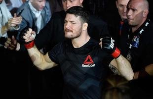 Na luta principal do UFC 204, em Manchester, Michael Bisping supera Dan Henderson em pol�mica decis�o un�nime dos ju�zes e tem sucesso na primeira defesa de cintur�o do peso m�dio