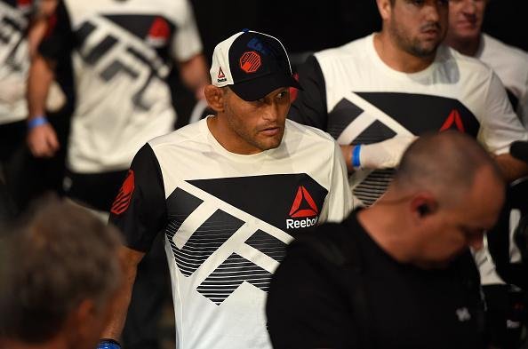 Na luta principal do UFC 204, em Manchester, Michael Bisping supera Dan Henderson em pol�mica decis�o un�nime dos ju�zes e tem sucesso na primeira defesa de cintur�o do peso m�dio