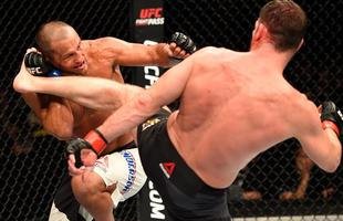 Na luta principal do UFC 204, em Manchester, Michael Bisping supera Dan Henderson em pol�mica decis�o un�nime dos ju�zes e tem sucesso na primeira defesa de cintur�o do peso m�dio