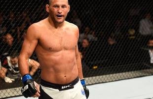 Na luta principal do UFC 204, em Manchester, Michael Bisping supera Dan Henderson em pol�mica decis�o un�nime dos ju�zes e tem sucesso na primeira defesa de cintur�o do peso m�dio