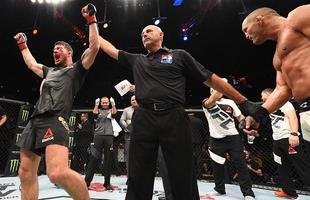 Na luta principal do UFC 204, em Manchester, Michael Bisping supera Dan Henderson em pol�mica decis�o un�nime dos ju�zes e tem sucesso na primeira defesa de cintur�o do peso m�dio