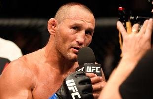 Na luta principal do UFC 204, em Manchester, Michael Bisping supera Dan Henderson em pol�mica decis�o un�nime dos ju�zes e tem sucesso na primeira defesa de cintur�o do peso m�dio