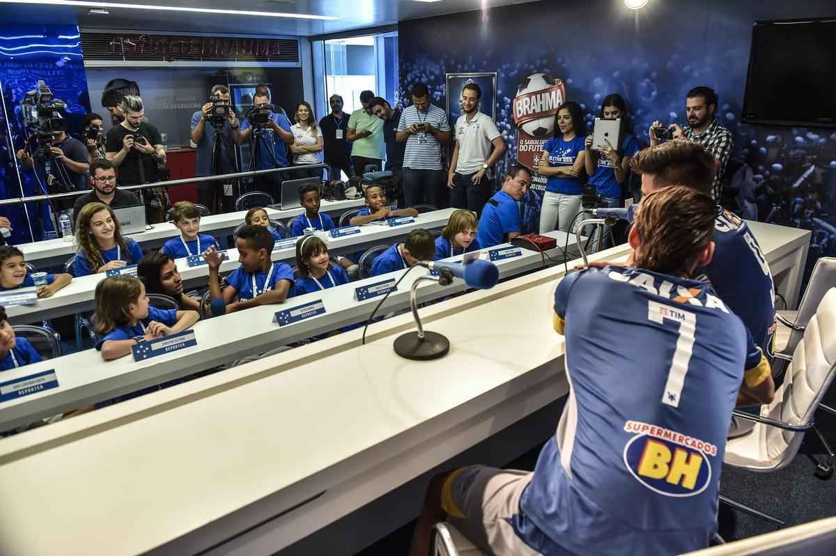 Crianas de 5 a 12 anos entrevistaram jogadores do Cruzeiro