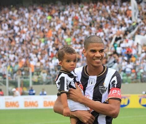 Lucas, filho do capito Leonardo Silva