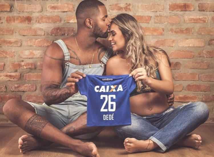 Famlia de Ded vai aumentar: pequeno nascer em alguns meses e vestir camisa do Cruzeiro