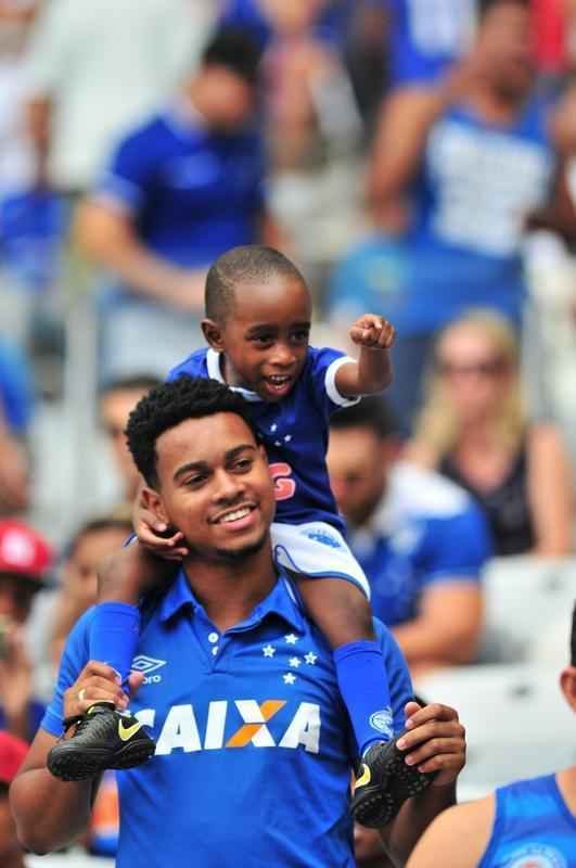 Fotos da torcida do Cruzeiro no jogo deste domingo contra a Chapecoense, no Mineiro (Ramon Lisboa/EM D.A Press)