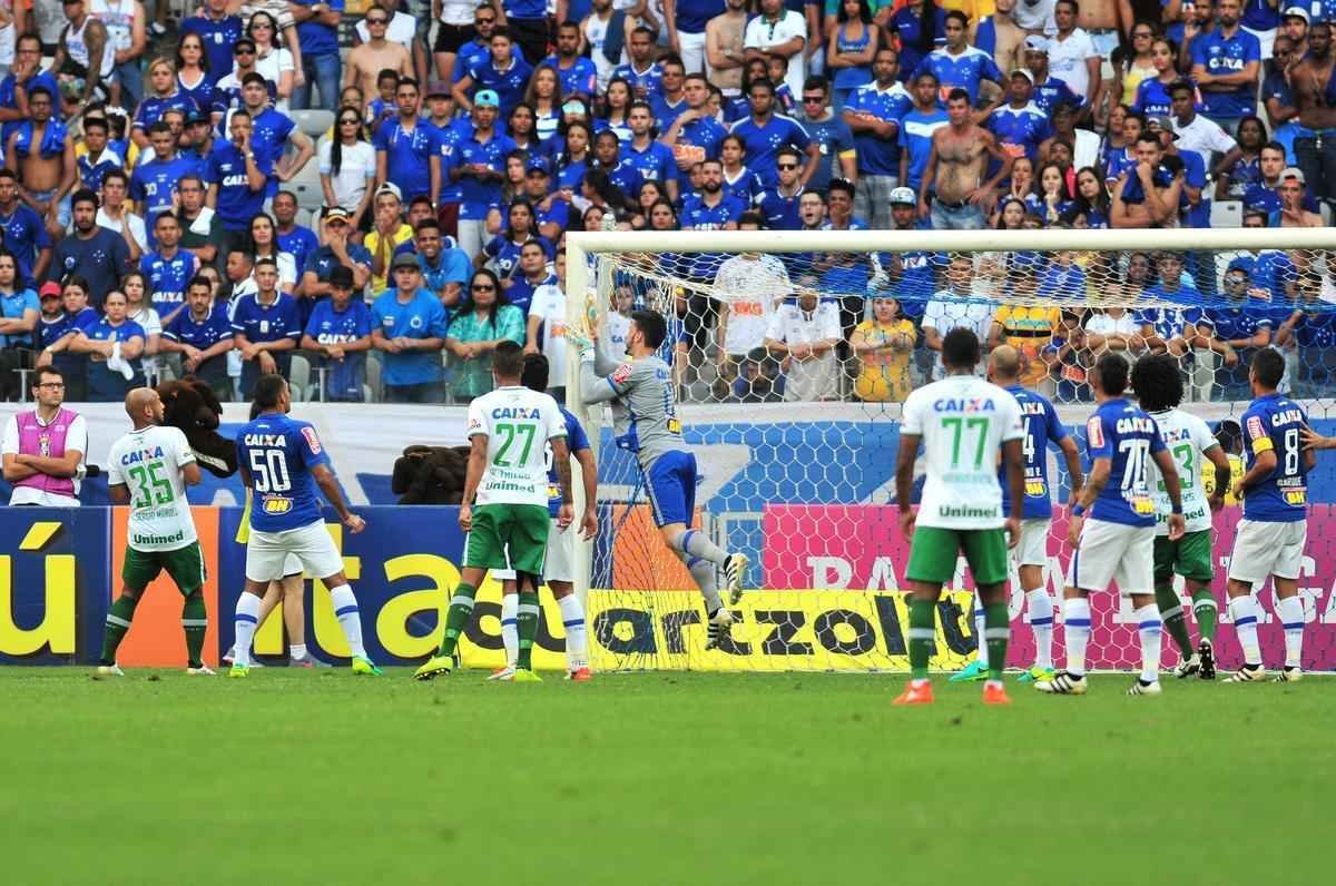 Fotos de Cruzeiro x Chapecoense, no Mineiro, pela 31 rodada do Brasileiro (Ramon Lisboa/EM D.A Press)
