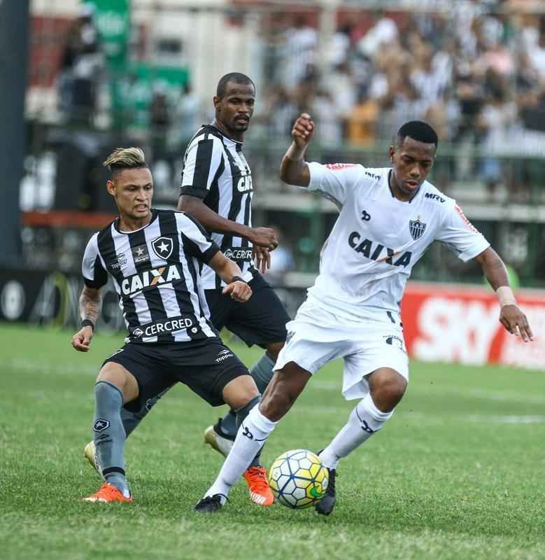 Atltico  derrotado pelo Botafogo, pela 31 rodada do Brasileiro, e fica mais distante do ttulo