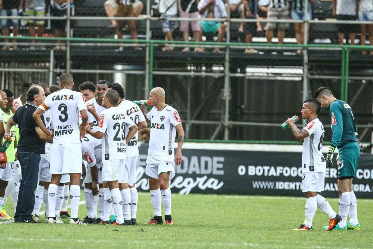 Atltico  derrotado pelo Botafogo, pela 31 rodada do Brasileiro, e fica mais distante do ttulo