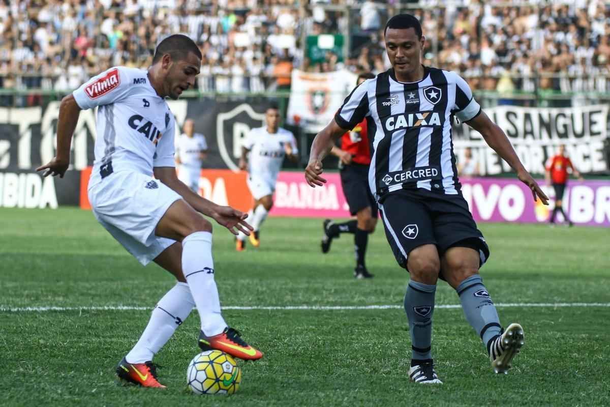 Atltico  derrotado pelo Botafogo, pela 31 rodada do Brasileiro, e fica mais distante do ttulo