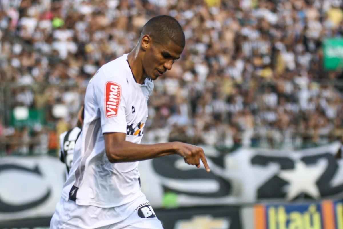 Atltico  derrotado pelo Botafogo, pela 31 rodada do Brasileiro, e fica mais distante do ttulo