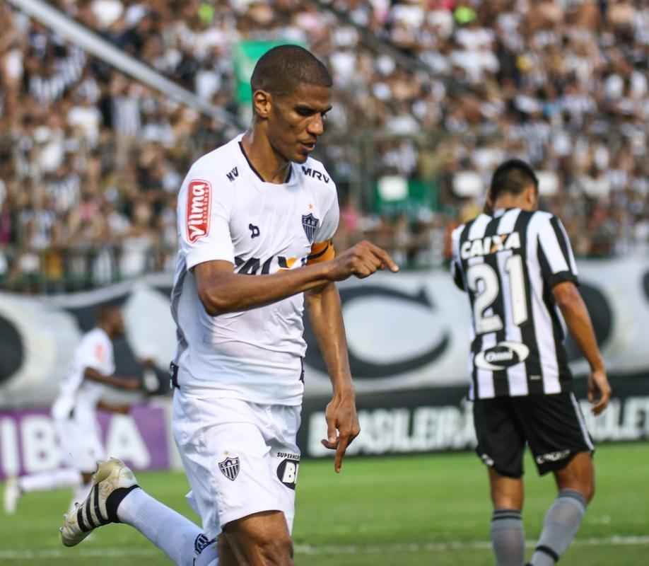 Atltico  derrotado pelo Botafogo, pela 31 rodada do Brasileiro, e fica mais distante do ttulo