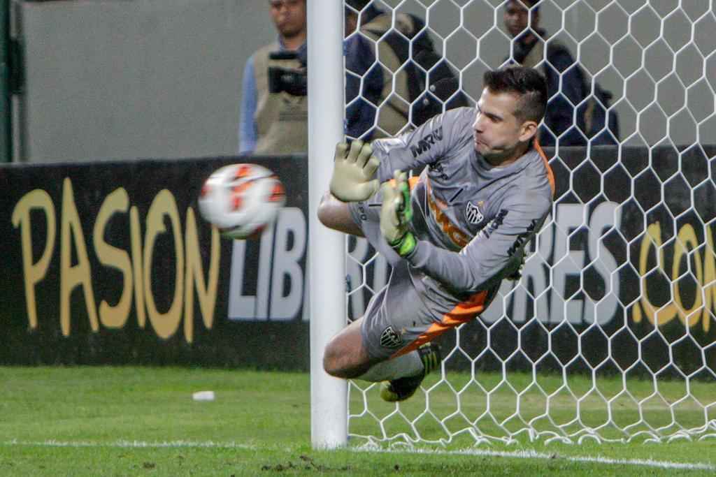 Nas semifinais da Copa Libertadores de 2013, Victor defendeu a cobrana de Maxi Rodrguez, do Newll's Old Boys, e garantiu o Atltico na deciso
