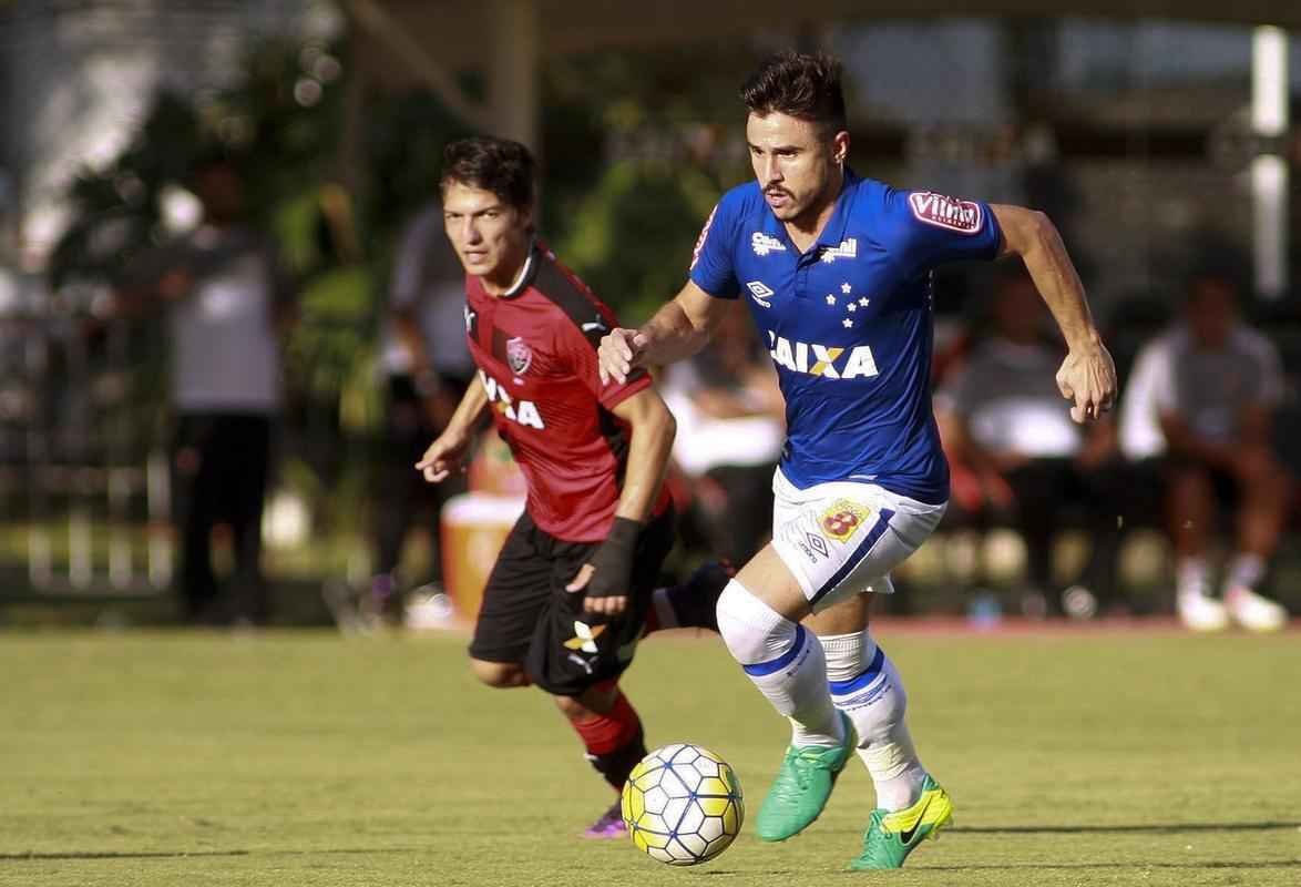 Cruzeiro bate o Vitria por 1 a 0, em Salvador, e fica mais longe da zona de rebaixamento