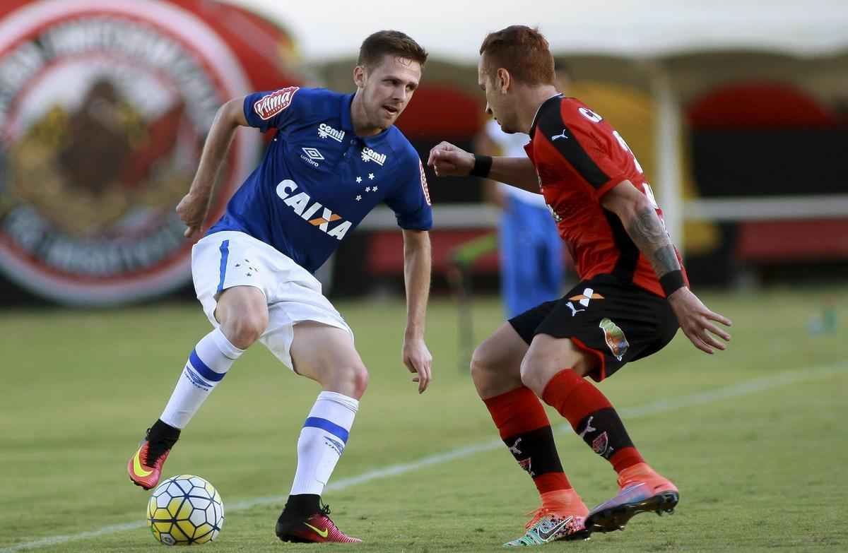 Cruzeiro bate o Vitria por 1 a 0, em Salvador, e fica mais longe da zona de rebaixamento