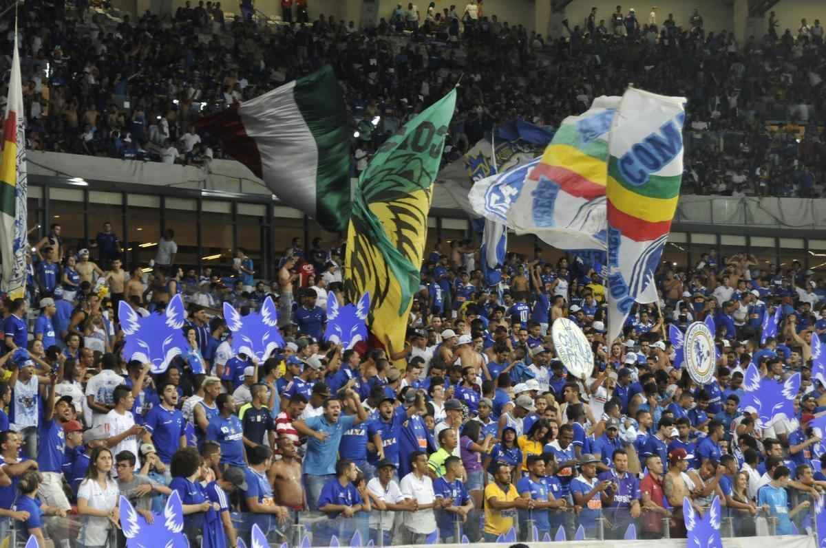 Torcida do Cruzeiro durante partida contra o Grmio, pela semifinal da Copa do Brasil