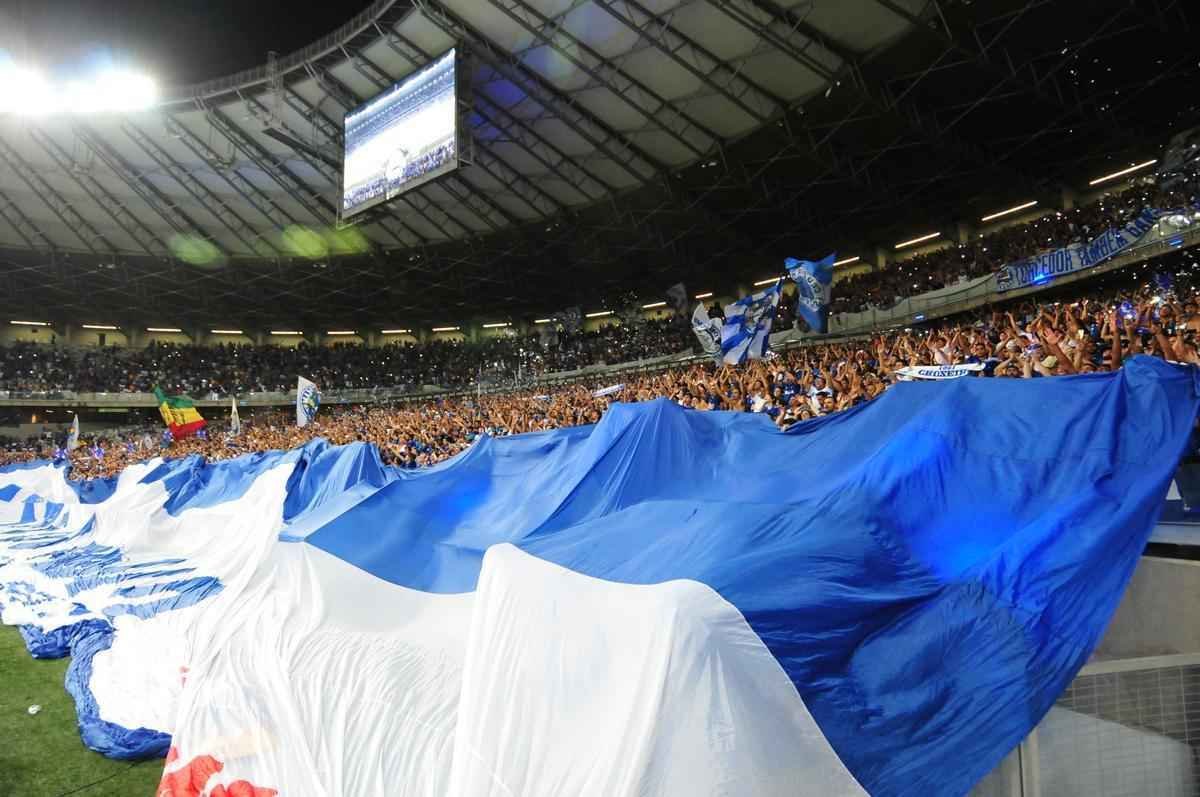 Torcida do Cruzeiro durante partida contra o Grmio, pela semifinal da Copa do Brasil