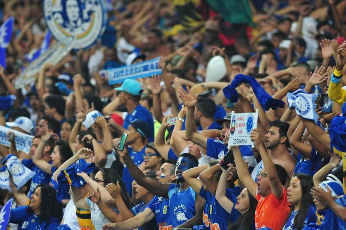Torcida do Cruzeiro durante partida contra o Grmio, pela semifinal da Copa do Brasil