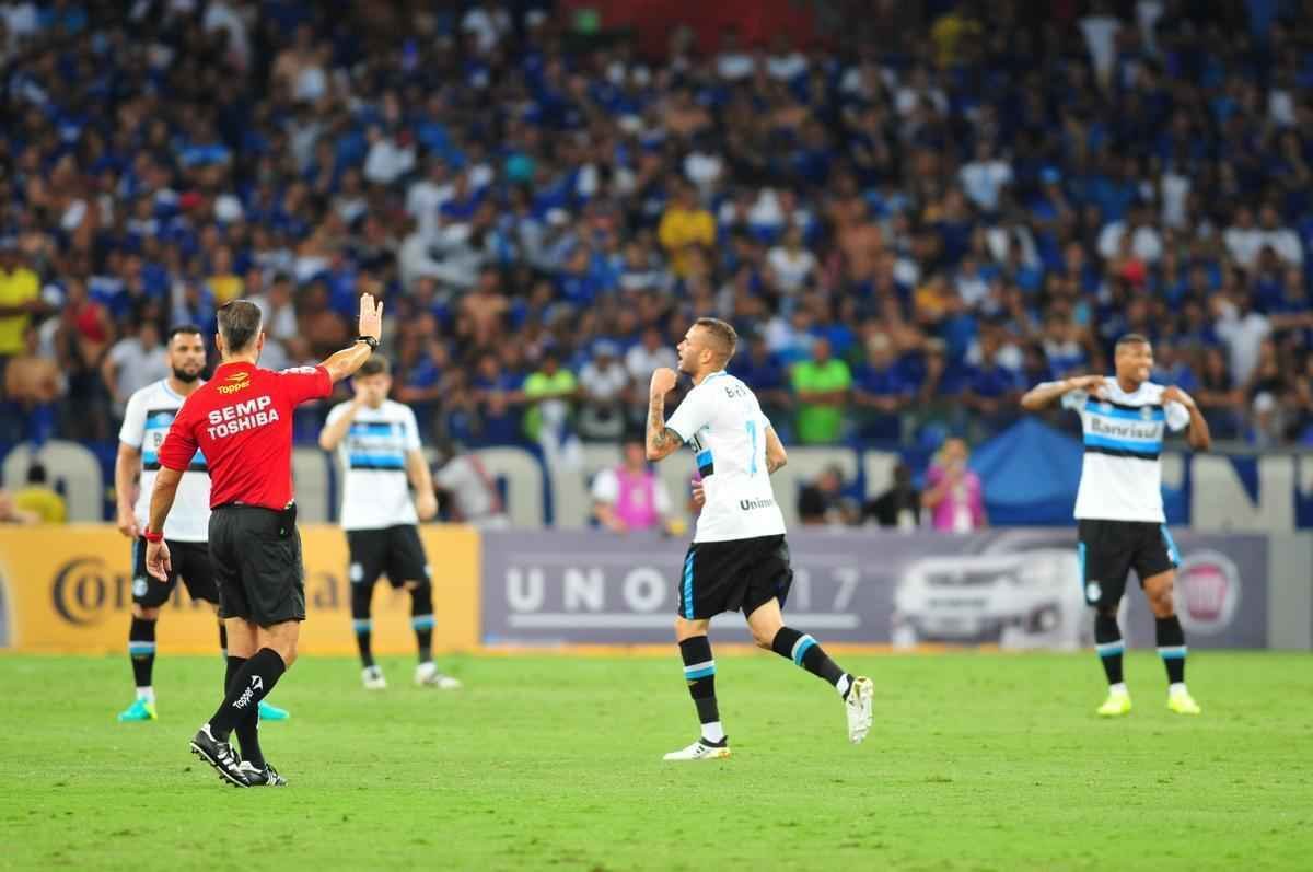Imagens de Cruzeiro x Grmio, no Mineiro, pelas semifinais da Copa do Brasil