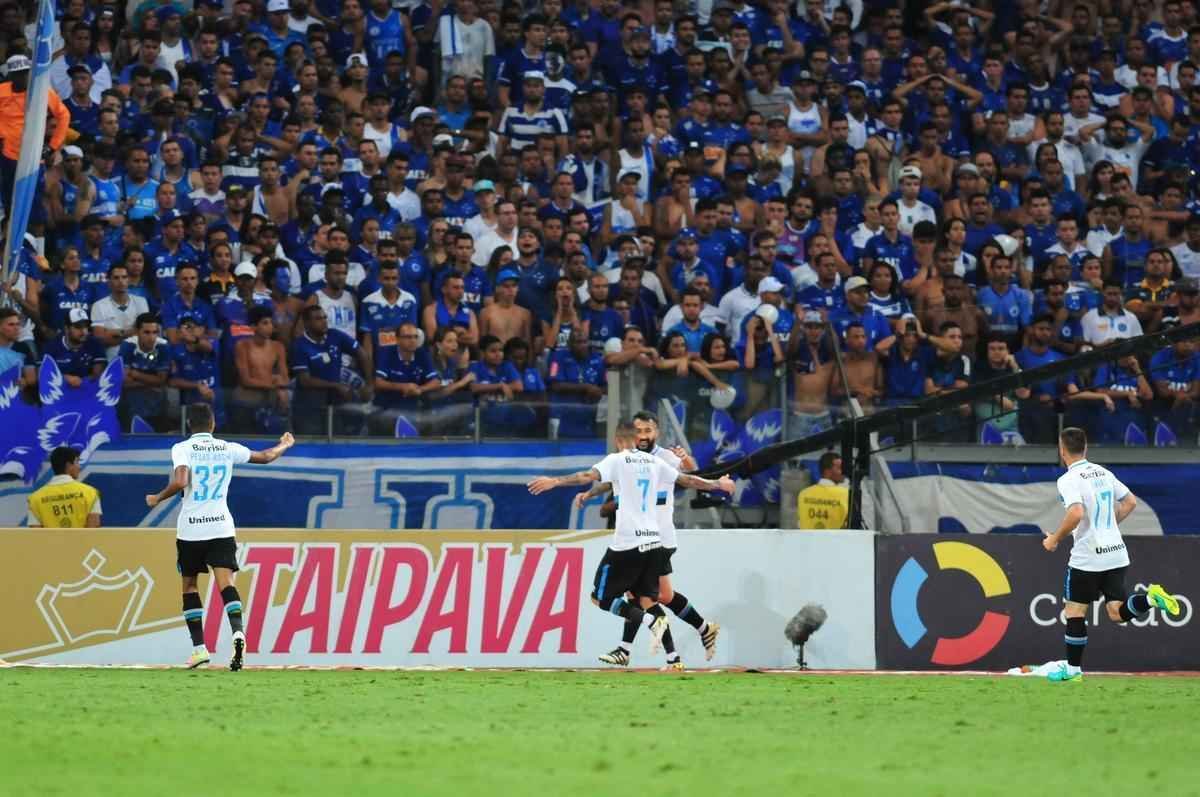Imagens de Cruzeiro x Grmio, no Mineiro, pelas semifinais da Copa do Brasil