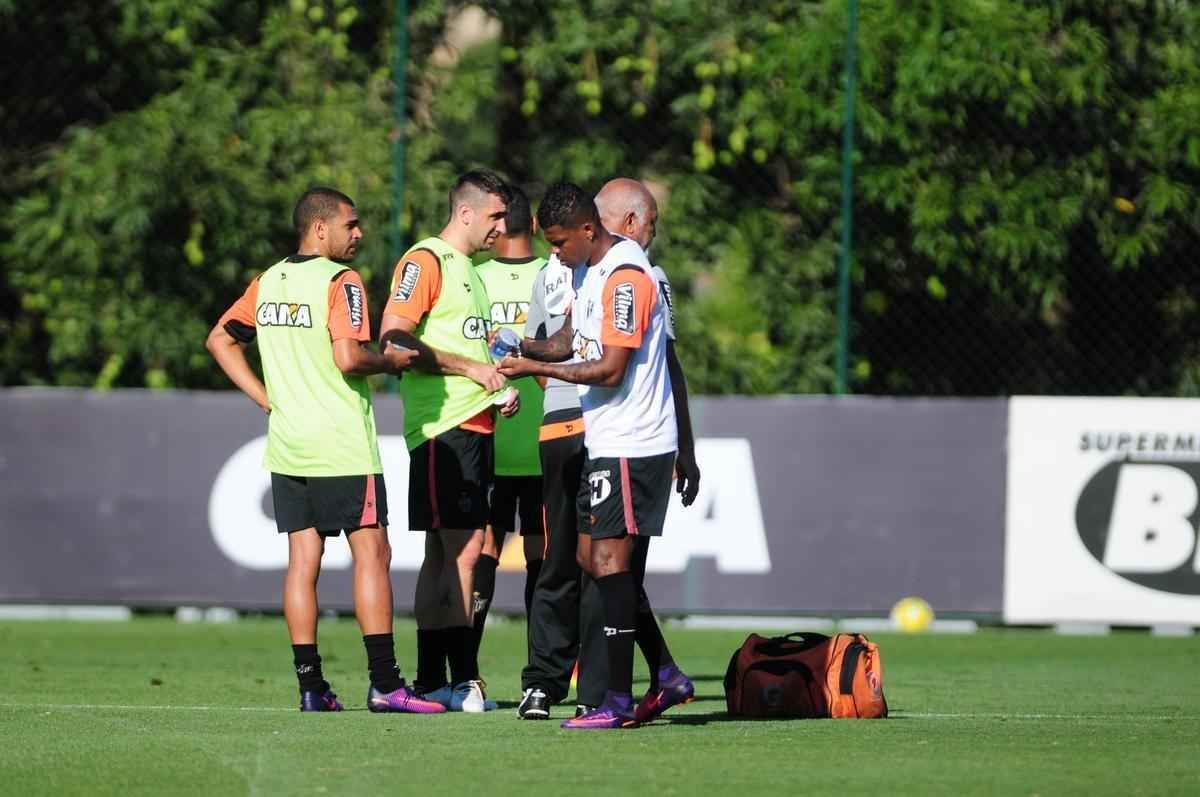 Jogadores se reapresentaram aps o empate contra o Flamengo, no Mineiro