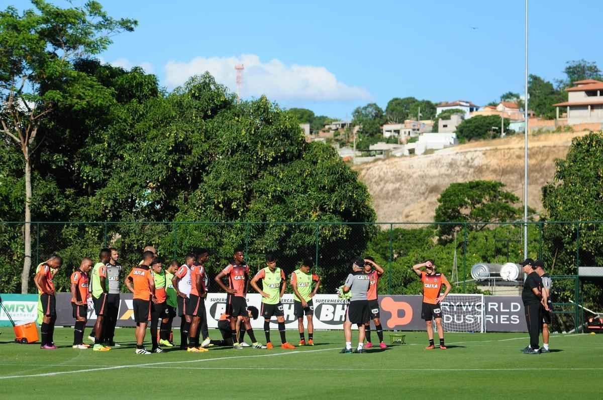 Jogadores se reapresentaram aps o empate contra o Flamengo, no Mineiro